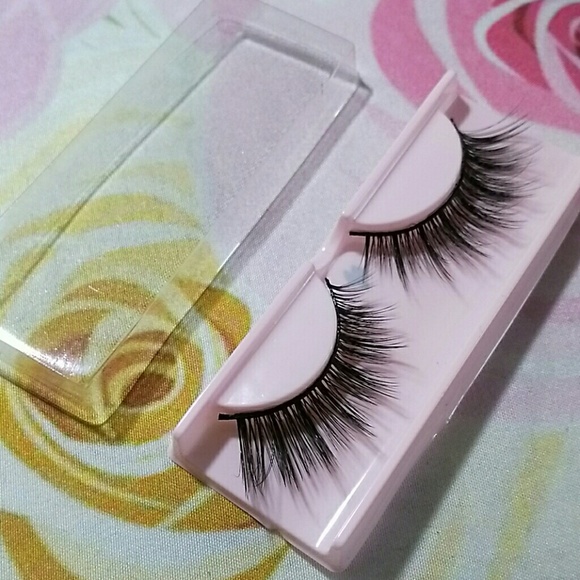 *OUT OF STOCK* C4 Kitty Red Lashes by Lash Levels - Picture 3 of 5
